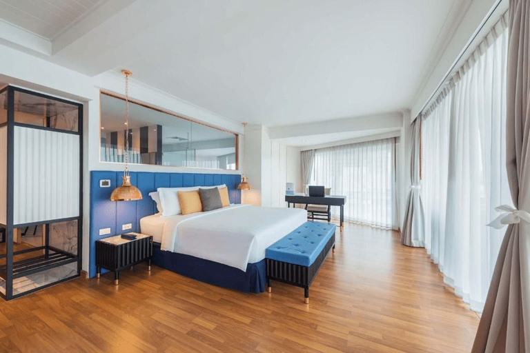 Bedroom 2, The Cruise Hotel, Pattaya