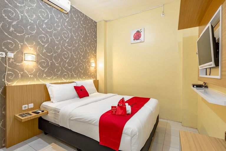 RedDoorz near Dino Park, Malang