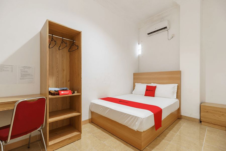 Bedroom 3, RedDoorz Syariah near Lahat Station, Lahat