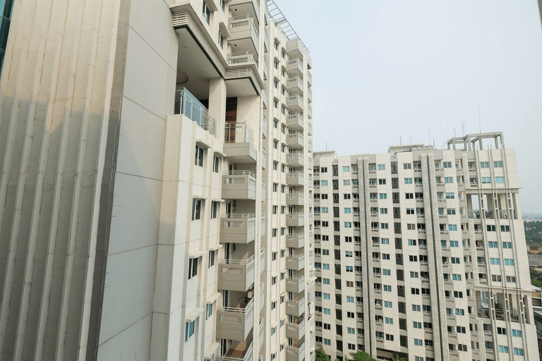 Exterior & Views, Comfortable 2BR Sky Terrace Apartment By Travelio, West Jakarta