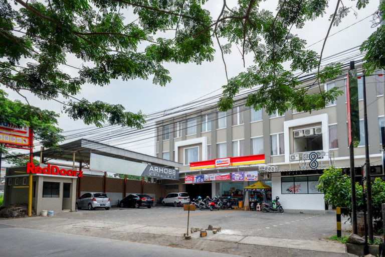 Exterior & Views 2, RedDoorz near Exit Tol Banyumanik 2, Semarang