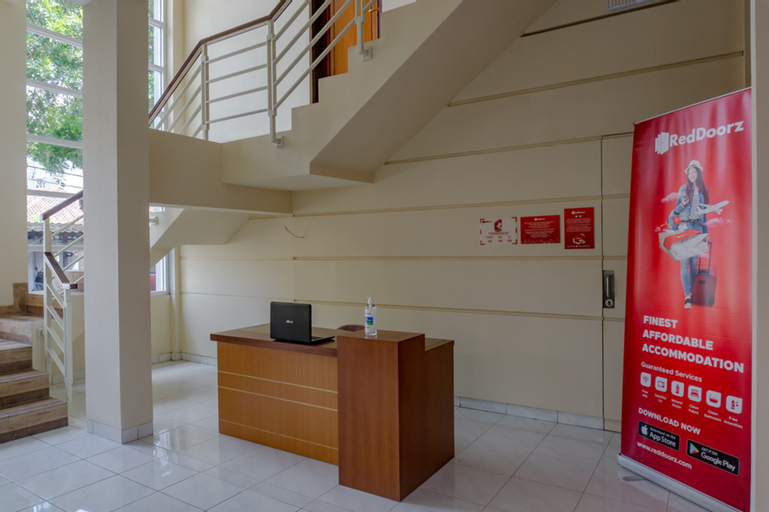 Public Area 2, RedDoorz near Jogja City Mall 4, Sleman