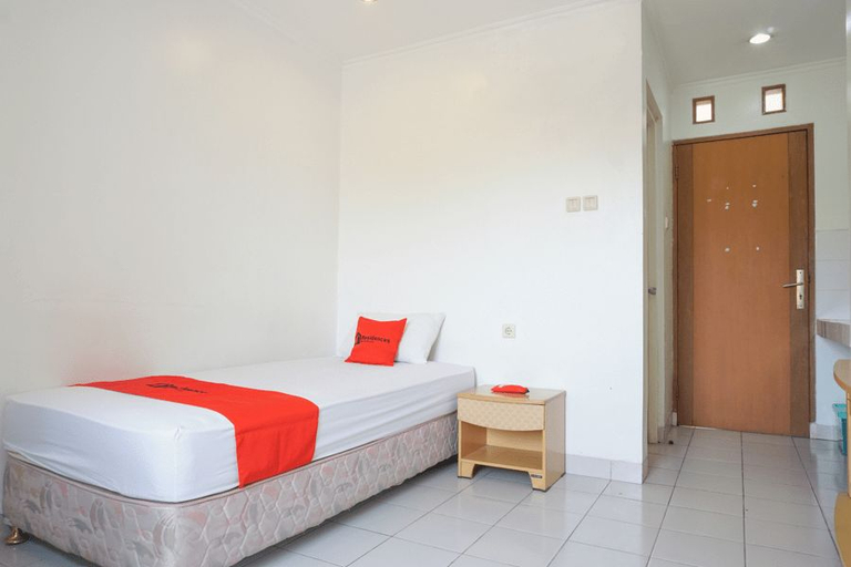 Bedroom 5, Residences by RedDoorz near Maranatha University, Bandung