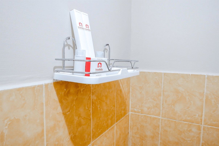 Bathroom 5, Strategic 1BR Menteng Square Apartment at Central Area By Travelio, Jakarta Pusat