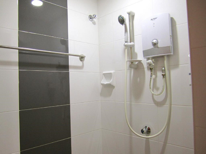 Bathroom 5, Sun Inns Hotel Bandar Puchong Utama, Puchong