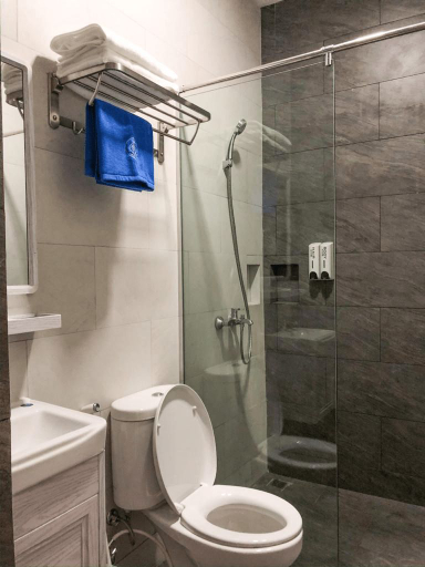 Lee's Hotel, Batam