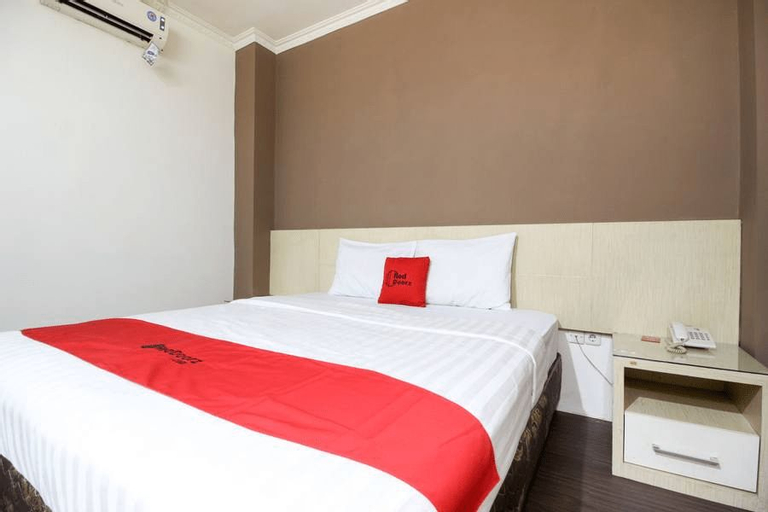 Bedroom 5, RedDoorz near Stadion Manahan Solo, Solo