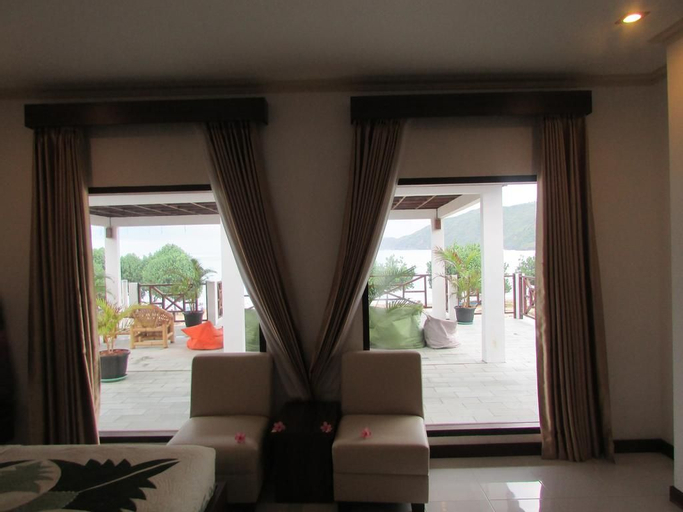 Exterior & Views 10
