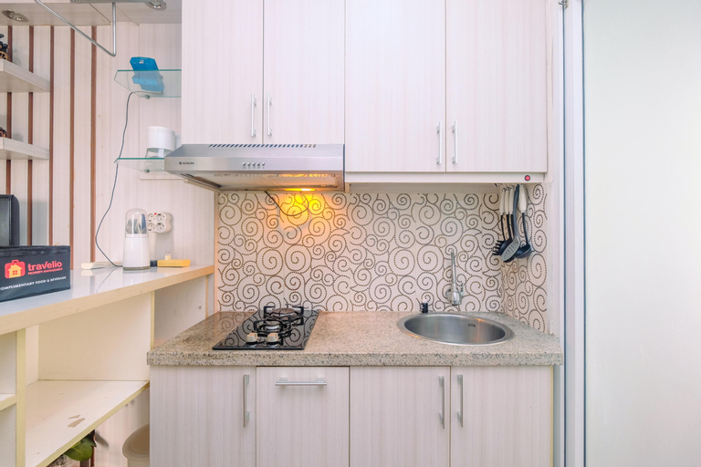 Cozy and Simple 1BR Green Pramuka Apartment near Mall By Travelio, Central Jakarta