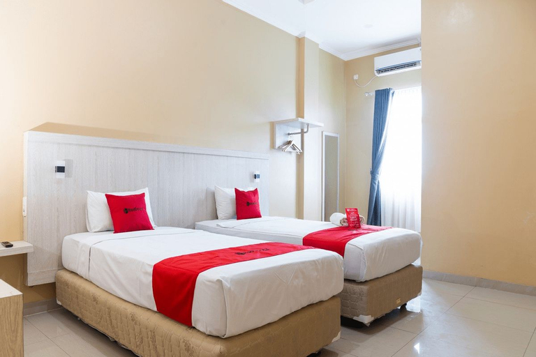 RedDoorz near Sultan Mahmud Badaruddin Airport Palembang, Palembang