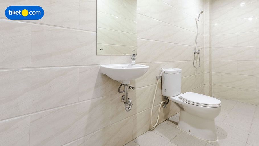 Bathroom 10