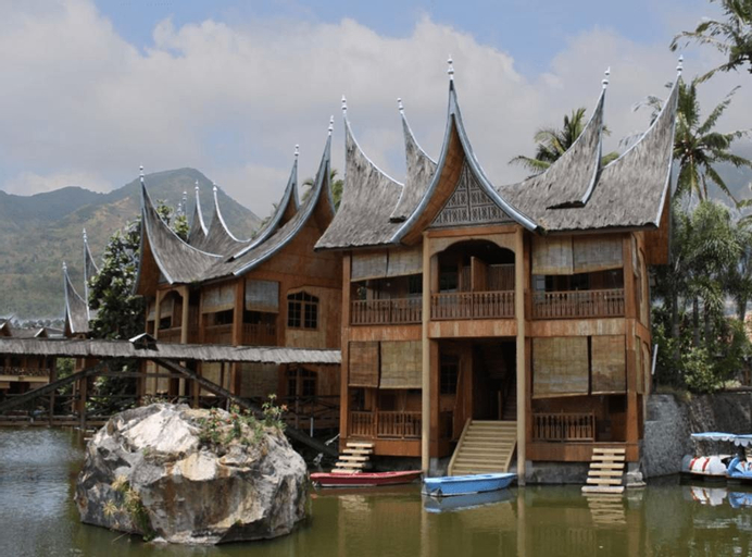 Exterior & Views 27