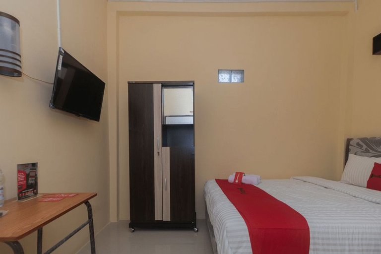 Bedroom 5, RedDoorz Syariah near Politeknik Negeri Madiun, Madiun