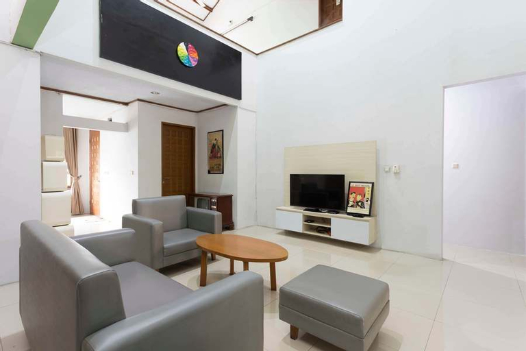 Exterior & Views 2, RedDoorz Plus near Cilandak Town Square 2, South Jakarta
