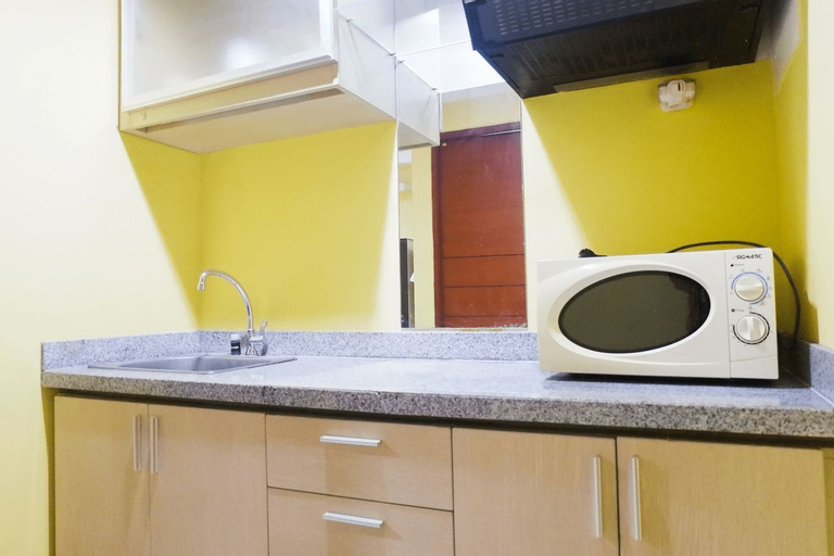 Dining Room 5, Comfy Studio at High Point Serviced Apartment By Travelio, Surabaya
