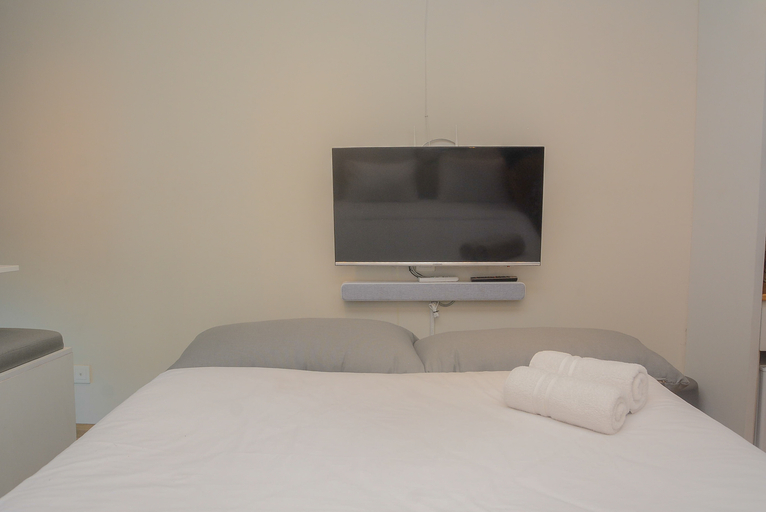 Bedroom 5, Best Studio Room with Wall Bed Tifolia Apartment By Travelio, Jakarta Timur