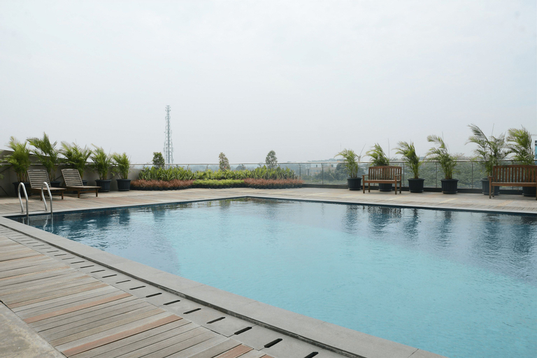 Comfortable 1BR Tree Park Apartment By Travelio, South Tangerang