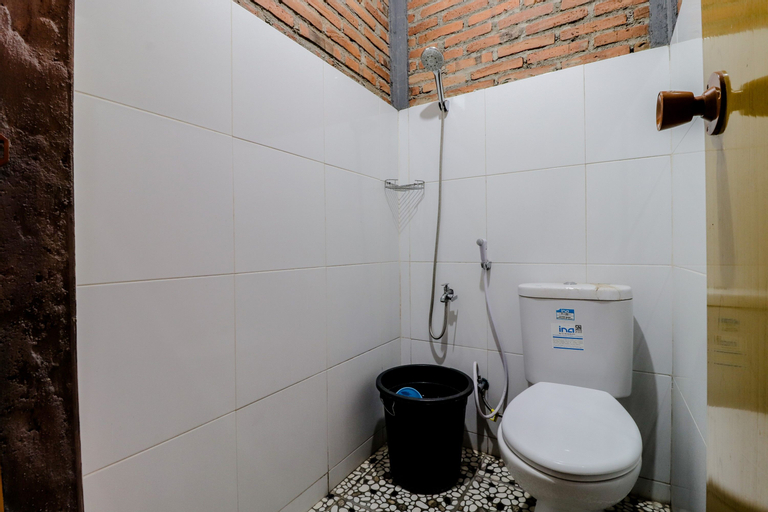 Bathroom 12