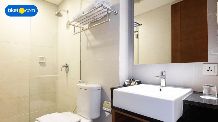 Bathroom 10
