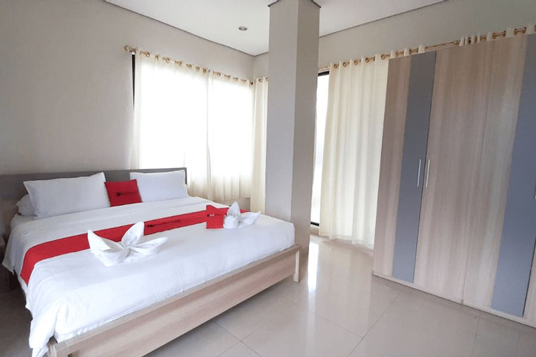 Bedroom 4, RedDoorz Plus @ Bitung City Center, Bitung