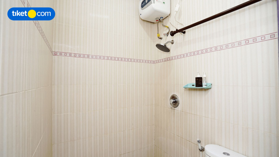 Bathroom 5, Radha Homestay, Denpasar
