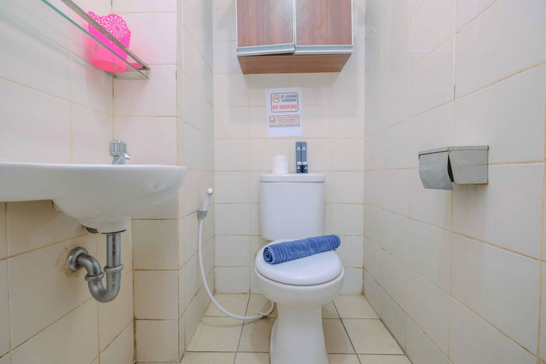 Bathroom 3, Highest Value 2BR at Lagoon Bekasi Town Square Apartment By Travelio, Bekasi