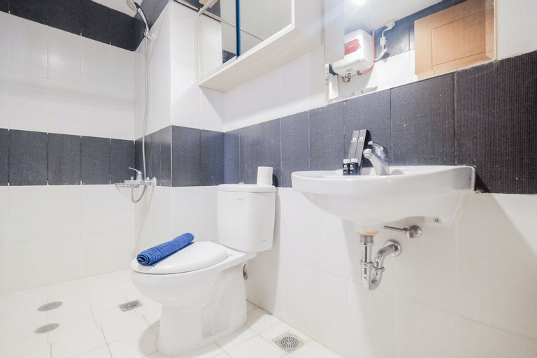 2BR Apartment at Cinere Bellevue with Access to Mall By Travelio, Depok