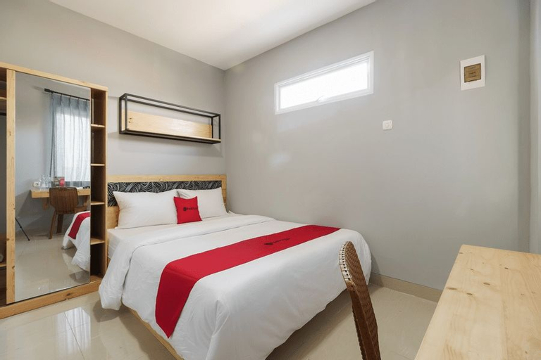 RedDoorz near Plaza Atrium Senen, Central Jakarta