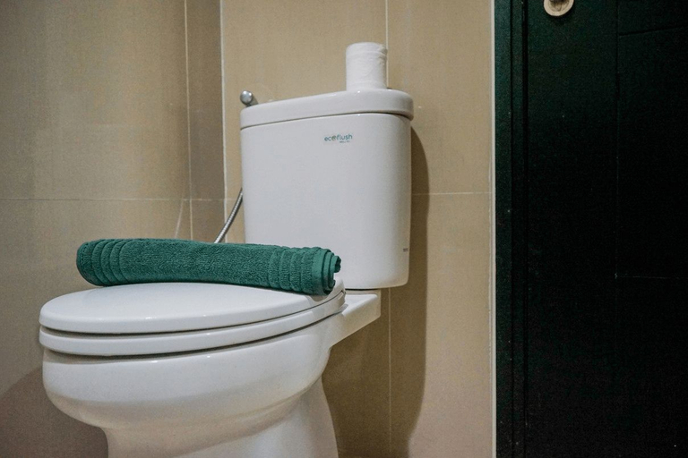 Bathroom 5, Cozy and Sweet Studio at Paramount Skyline Apartment By Travelio, Tangerang