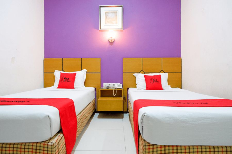 Bedroom 4, RedDoorz near Monumen Habibi Ainun, Parepare