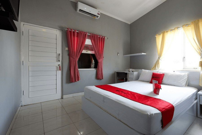 Bedroom 3, RedDoorz near Solo Square 3, Solo