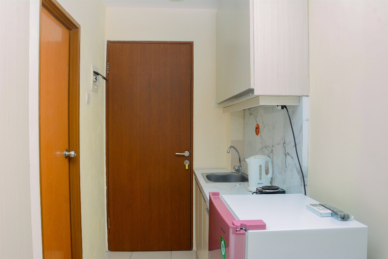 Bedroom 3, Minimalist and Fully Furnished Studio Tifolia Apartment By Travelio, Jakarta Timur