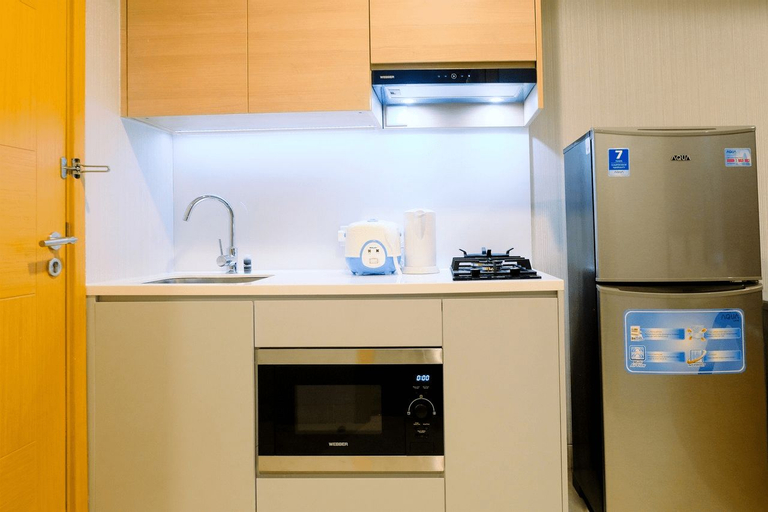 Homey Studio Room at Capitol Suites By Travelio, Central Jakarta
