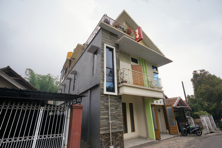 OYO 2525 Rumah Singgah Brm (temporarily closed), Probolinggo
