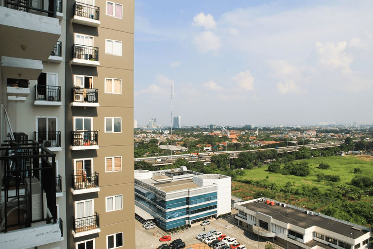Exterior & Views, Comfy Studio Room Sunter Park View Apartment By Travelio, Jakarta Utara