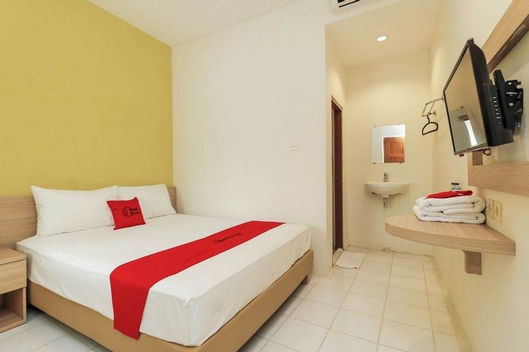 Bedroom 1, RedDoorz Plus @ Slamet Riyadi, Solo