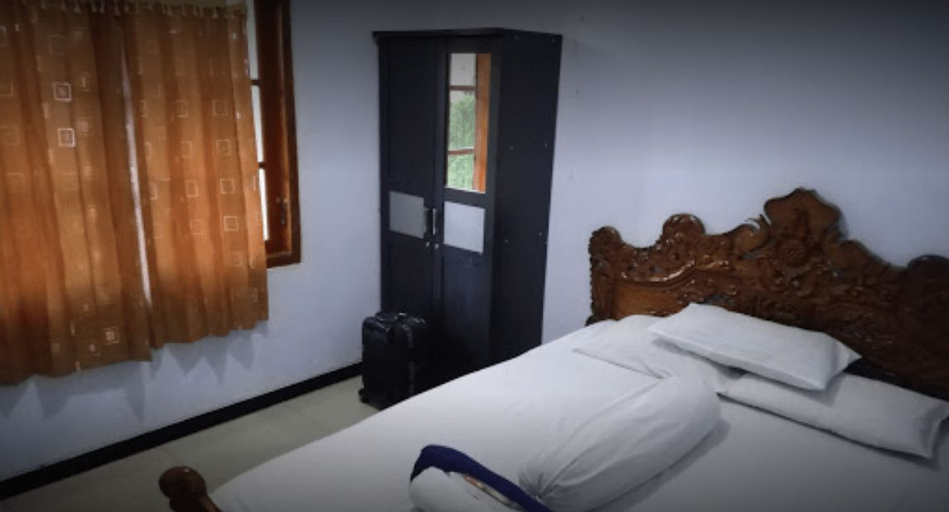Bedroom 3, Hotel Suronegaran Purworejo Mitra RedDoorz, Purworejo