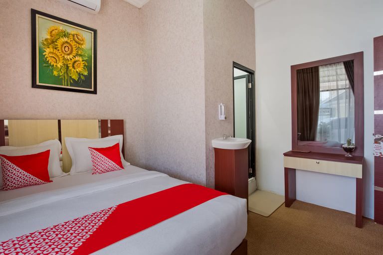 Bedroom 1, OYO 3225 Alinia Guest House, Padang