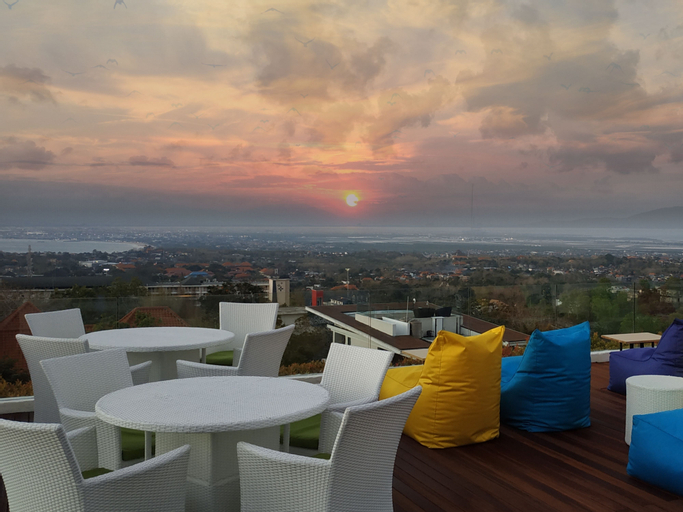Exterior & Views 15