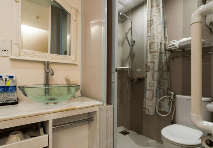 Bathroom 5, Jayleen 1918 Hotel, Chinatown, Singapore
