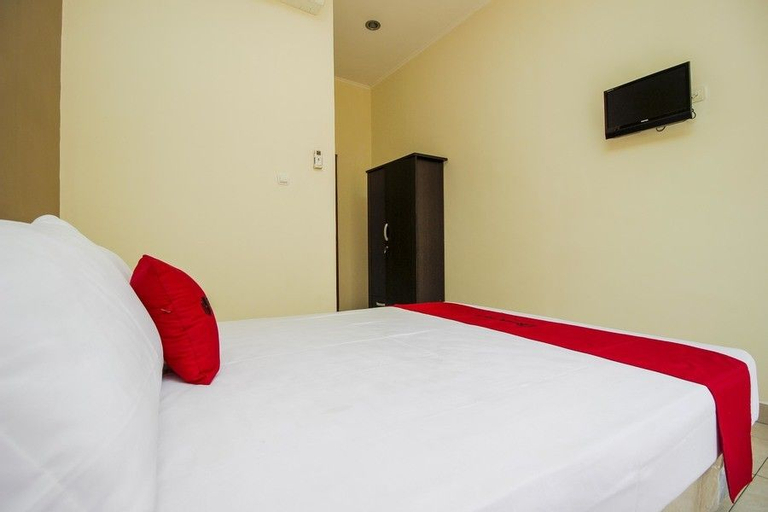 RedDoorz near Jalan Wolter Monginsidi Manado, Manado