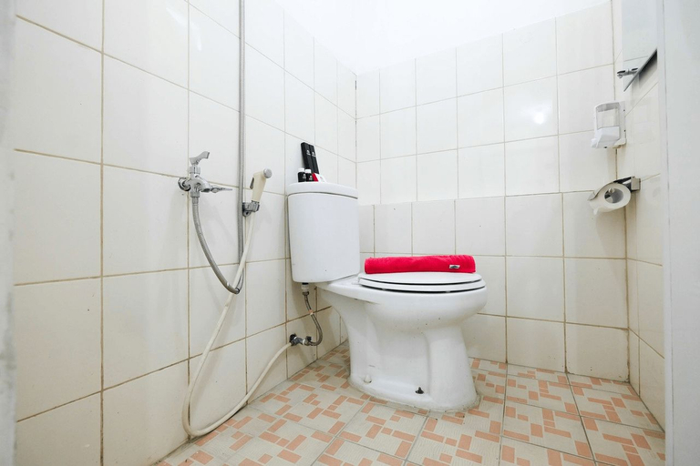 Bathroom, Minimalist 2BR at Green Pramuka Apartment By Travelio, Central Jakarta