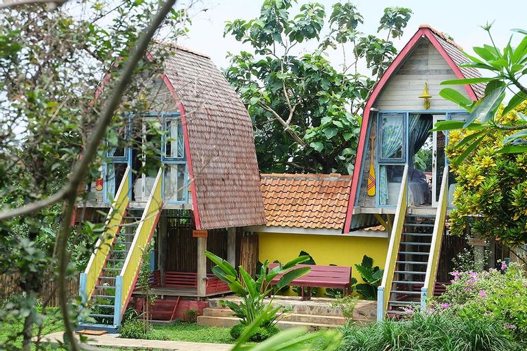 Exterior 1