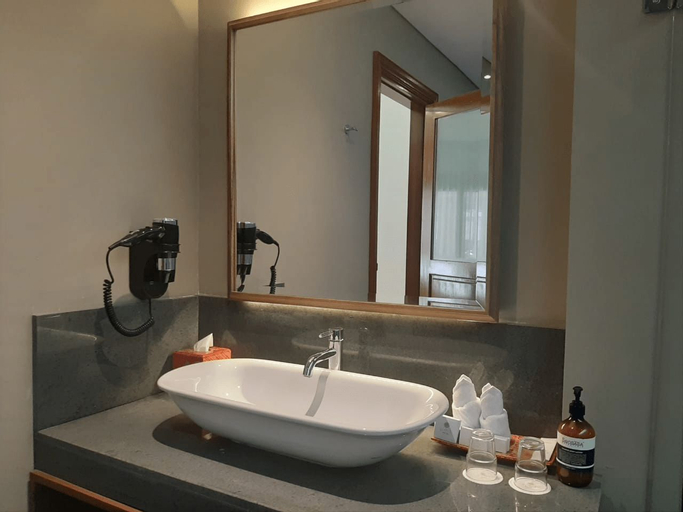 Bathroom 23