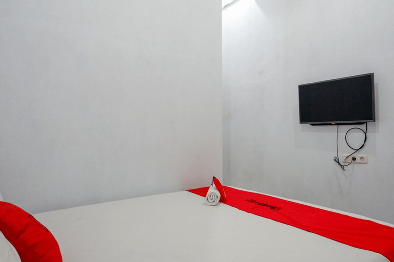 Bedroom 5, RedDoorz Plus @Hawai Inn Near Mall of Panakukang, Makassar