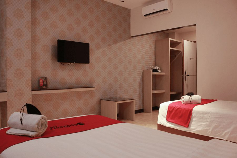 RedDoorz Premium near Bandung Station, Bandung