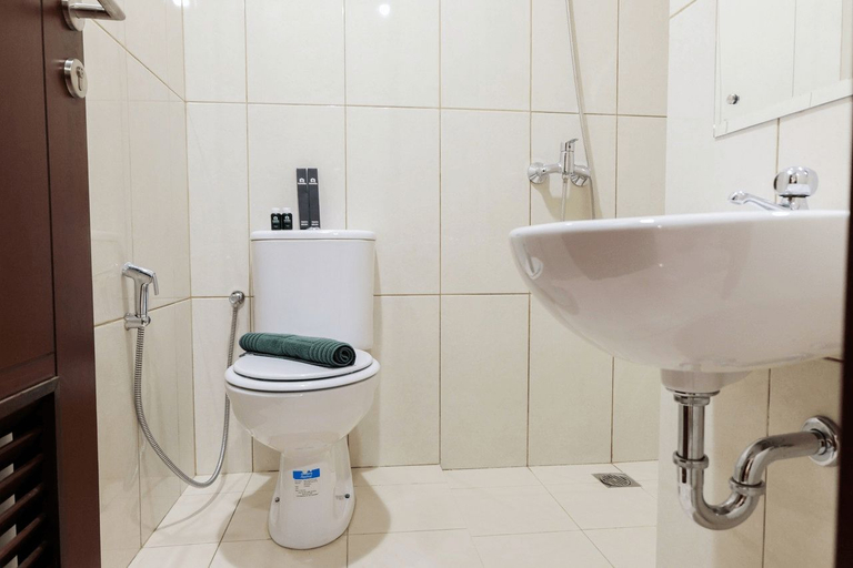 Bathroom 5, Comfy 1BR Asatti Apartment at Vanya Park BSD By Travelio, Tangerang Selatan