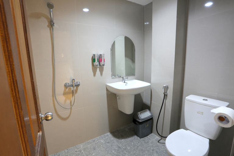 Bathroom 5, Hotel Makmur, Tarakan