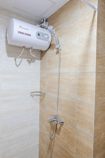 Bathroom 3, Minimalist and Convenient 1BR Bintaro Plaza Apartment By Travelio, Tangerang Selatan