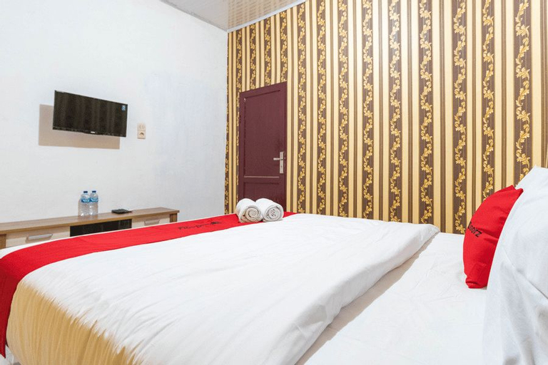 Bedroom 2, RedDoorz Plus near Universitas Methodist Medan, Medan